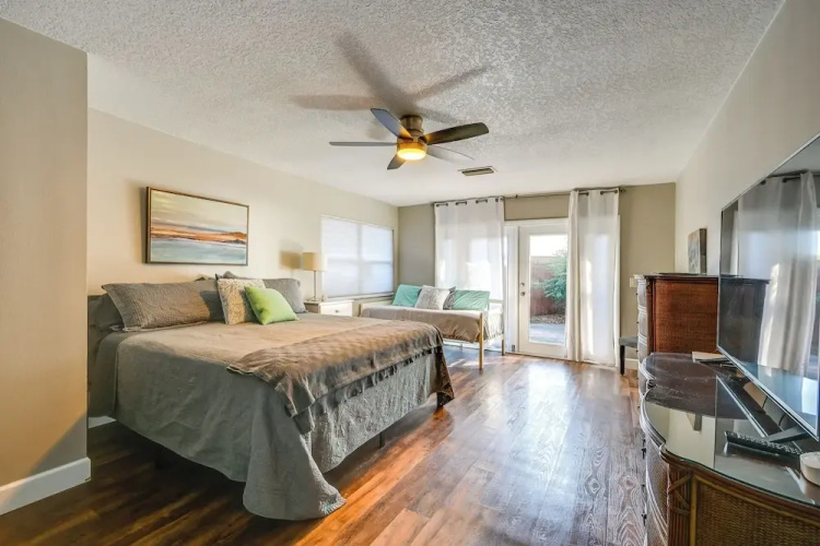 Dock & Beautiful Views! Spacious Bellows Lake Gem