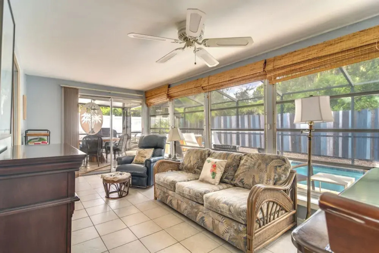 4 Mi to Dog Beach: Largo Home w/ Pool & Hot Tub!