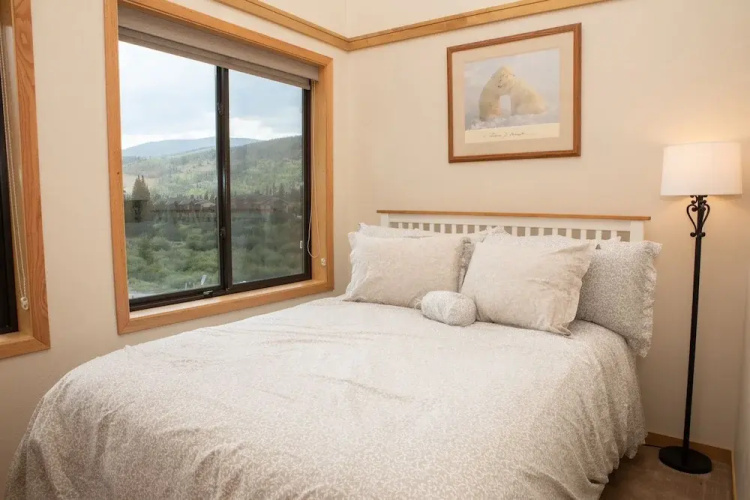 2800 Slopeside 2 Bedroom Condo by RedAwning