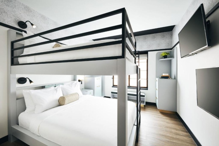 Standard Sextuple room