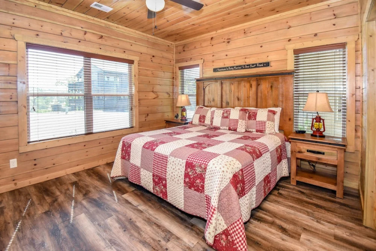 SmokyStays 10 Bedroom Cabin