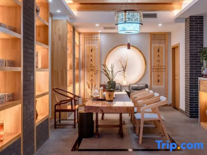 Yueqi Rongshe Hostel