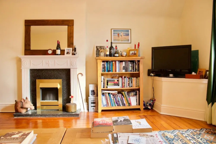 2 Bedroom Flat With Parking In Edinburgh