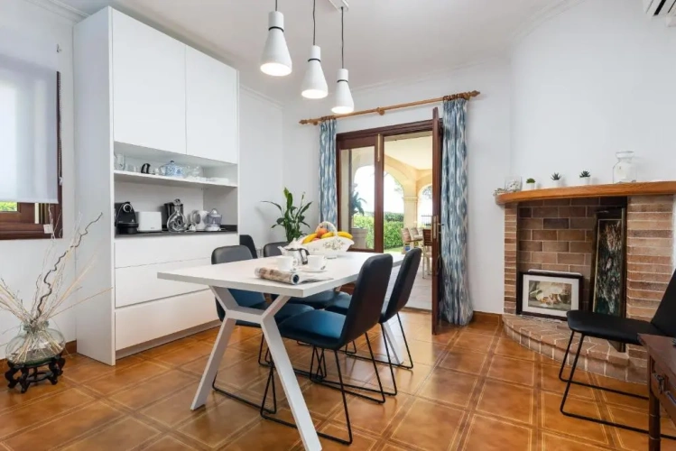 4 Bedrooms Villa