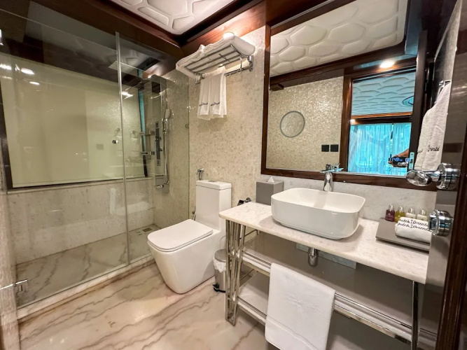 Orchid Overnight Superyacht