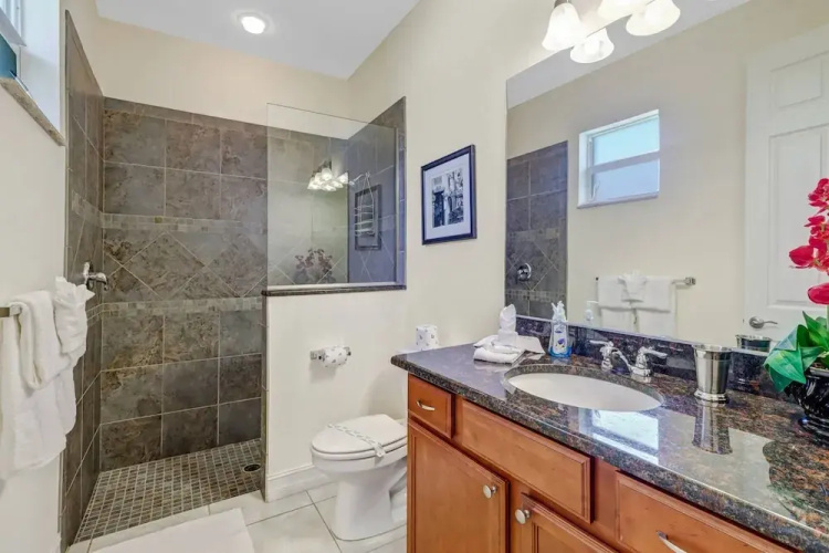 536 SE 33rd St