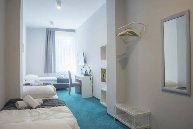 Standard Triple room