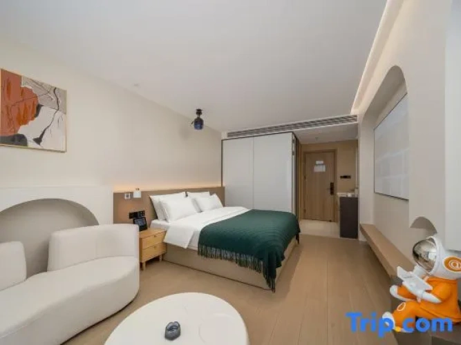 Deluxe Double room with city view
