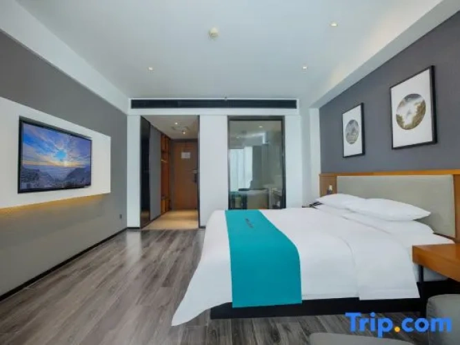 Standard Double room with city view