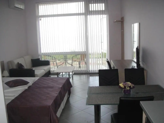 Family Basement Studio with sea view