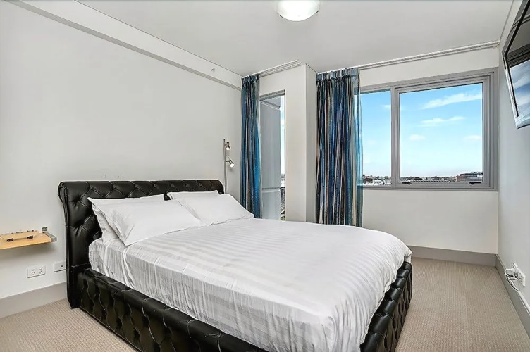The Apartment Service SX339