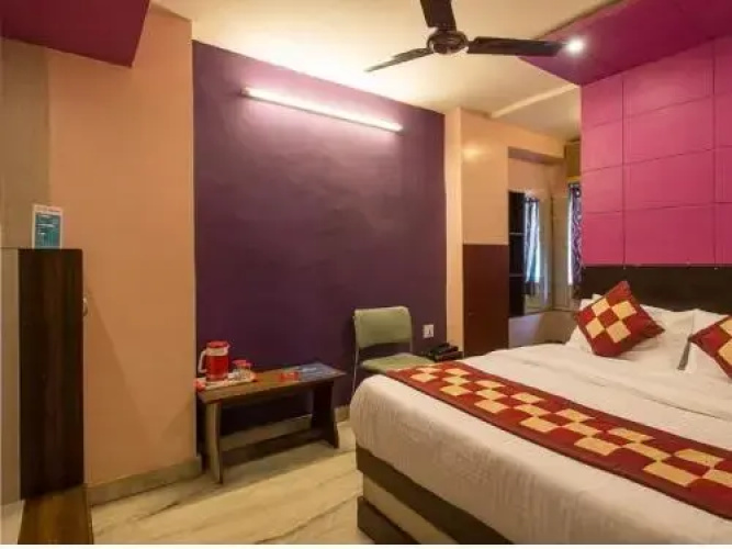 Hotel Abhiraj Palace