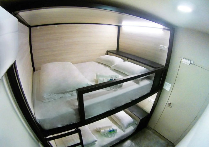 1992 Capsule Hotel - Hostel