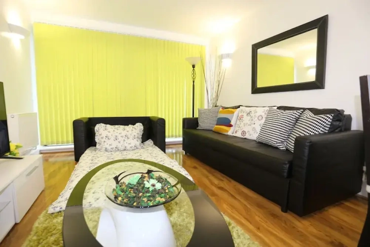 2 Bedrooms Apartment