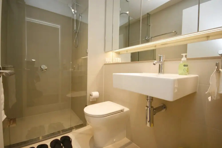 Onelife Docklands Luxury Apartment
