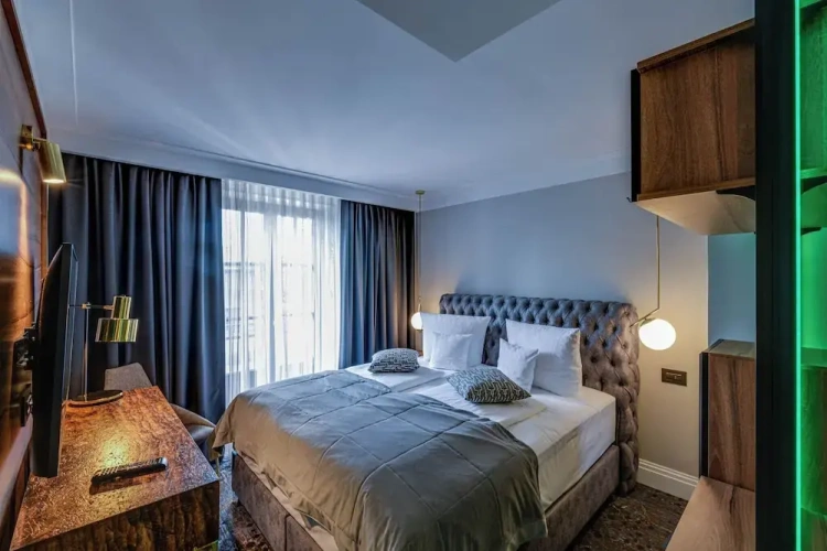 Standard Double room with city view