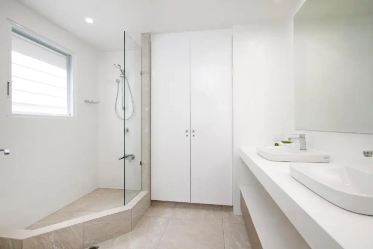 3 Bedrooms Apartment