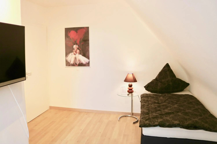 Ferienwohnung Seestern in Steinhude, ruhig gelegen , 2 Schlafzimmer, 2 Bäder, Gartennutzung, Freies WLAN