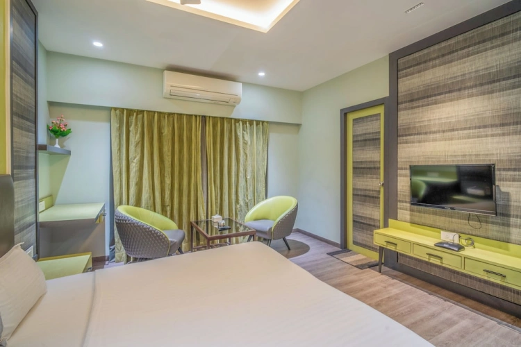 Deluxe Double room with city view