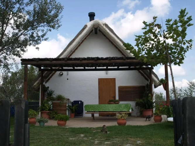 2 Bedrooms Cottage