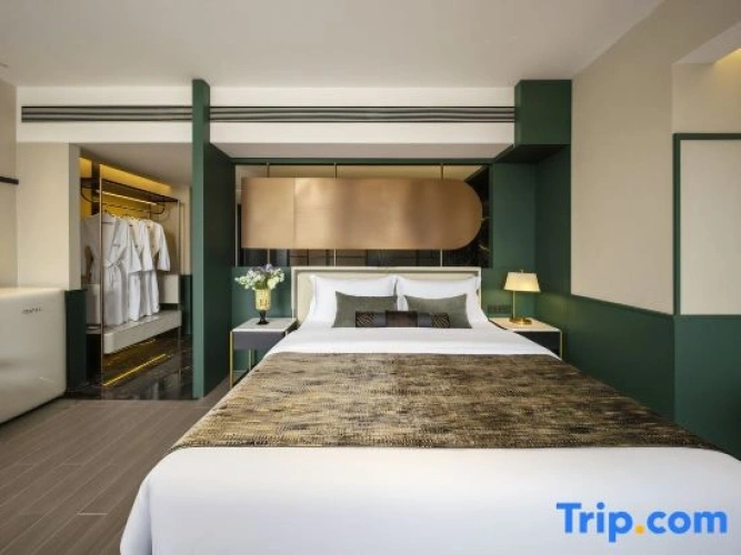 Family Suite with balcony and with river view