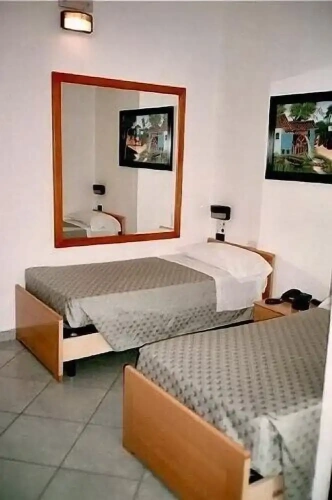 Standard Triple room