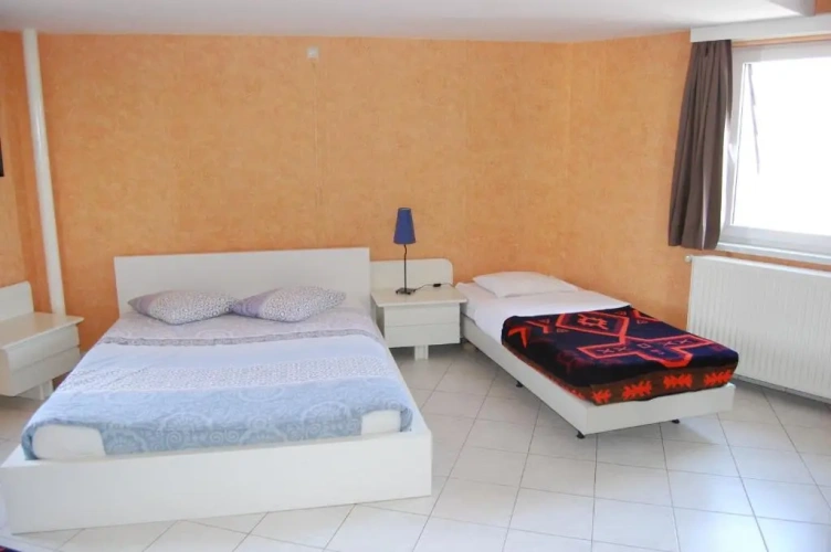 4 Bedrooms Apartment