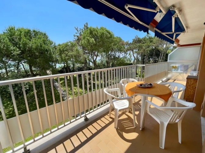 Beachfront Flat With a Stunning Terrace