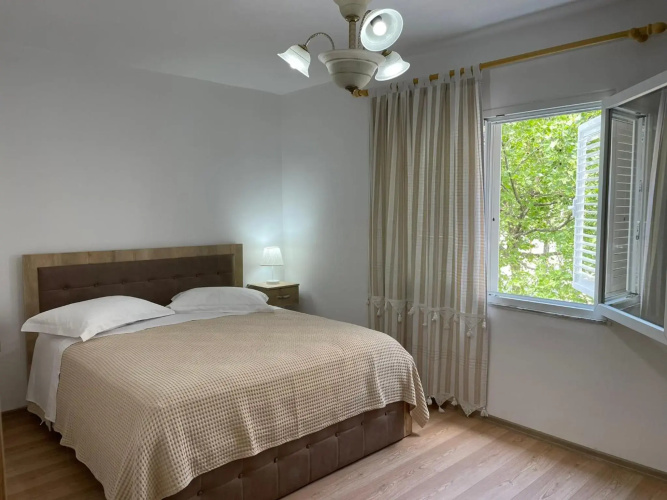Lovely one-bedroom apartment with private entrance