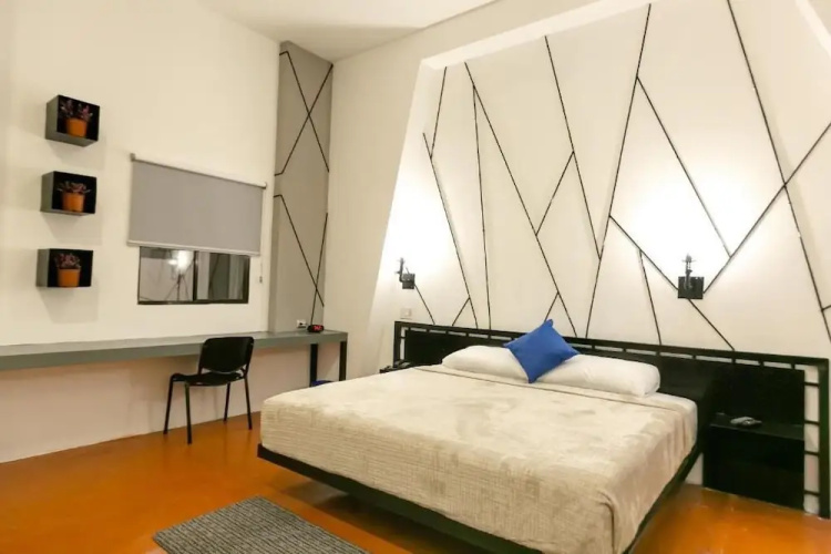 D la Torre Hotel