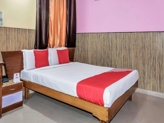 OYO 10685 Hotel Centre Point