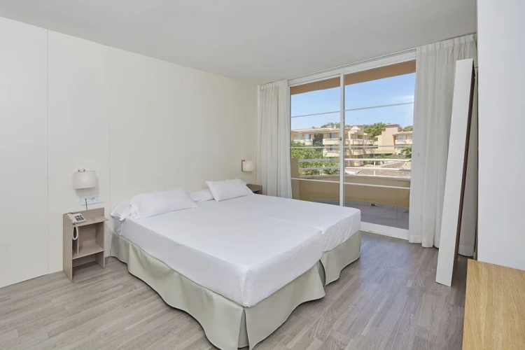 Standard Twin room with balcony