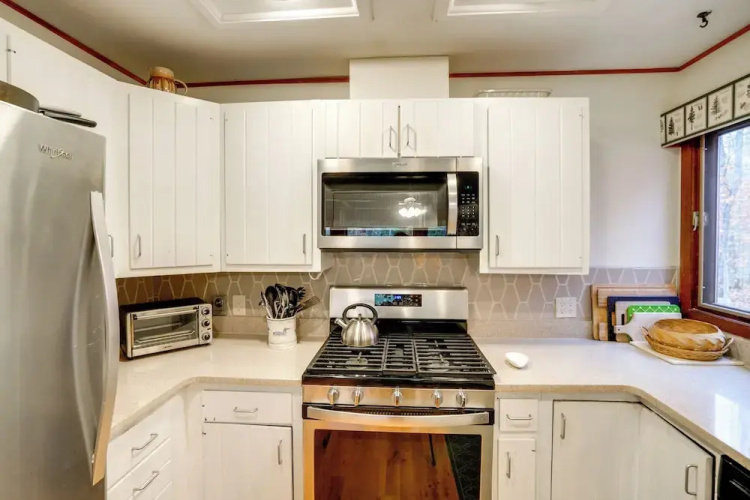 Community Perks: Retreat w/ Thirteenth Lake Access