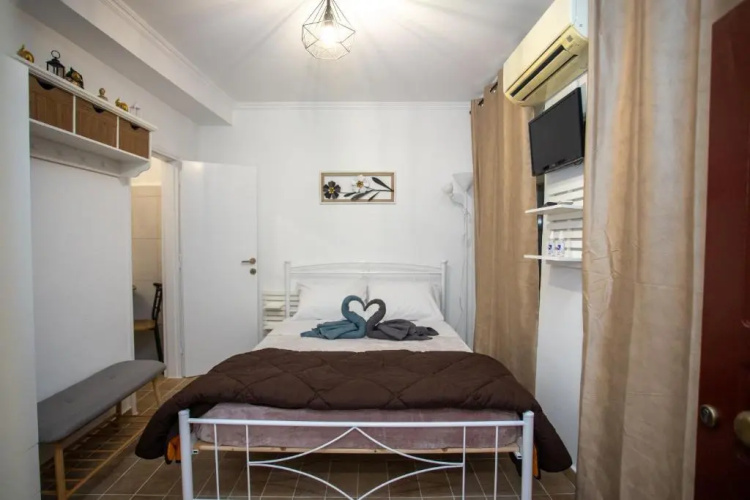 Akis studio apartment Liston square Corfu