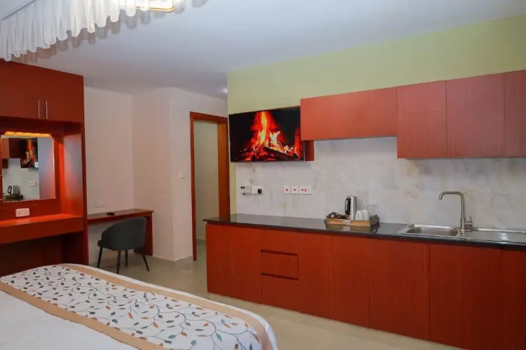 Clayton Luxury Suite
