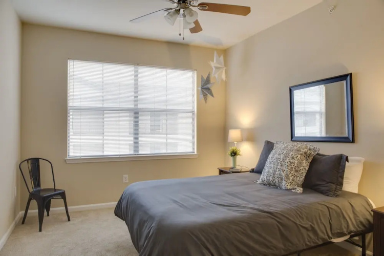 Southend 1 BR Apt with Parking by Frontdesk