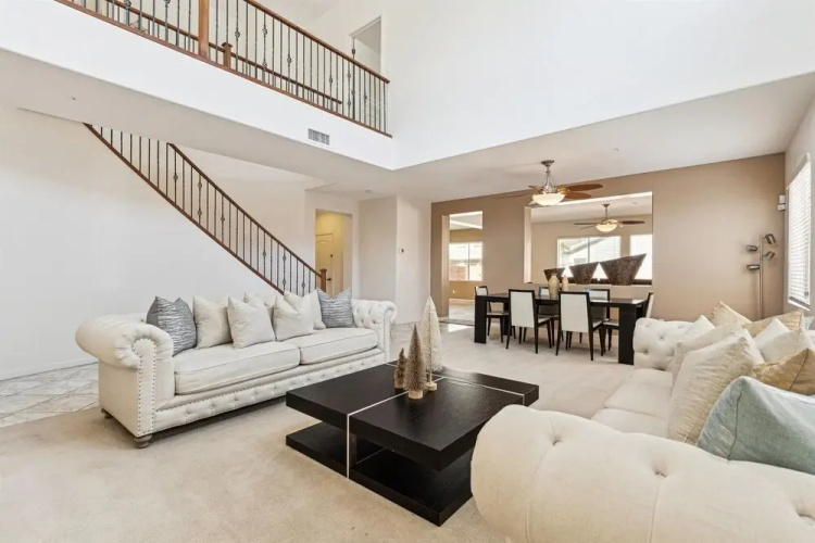 Pinnacle Breeze-private Backyard-mins to Six Flags