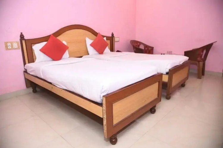 Goroomgo Sharda Regency Raipur