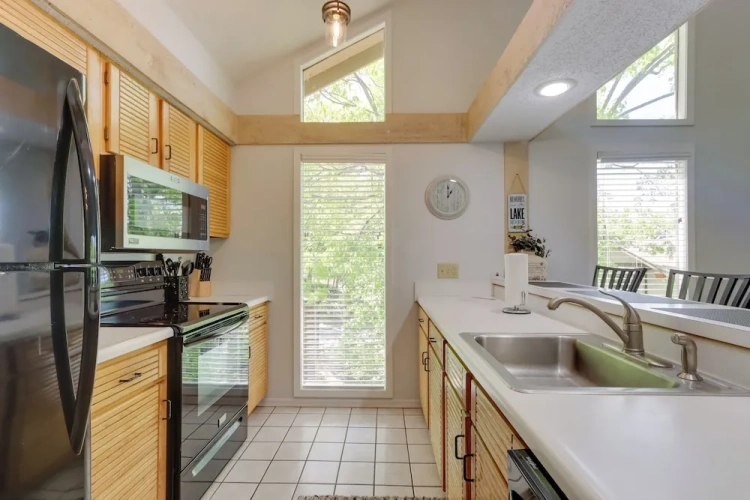 5 Bedrooms Cottage