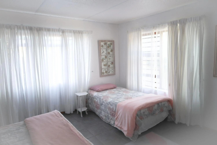 2 Sisters Retreat