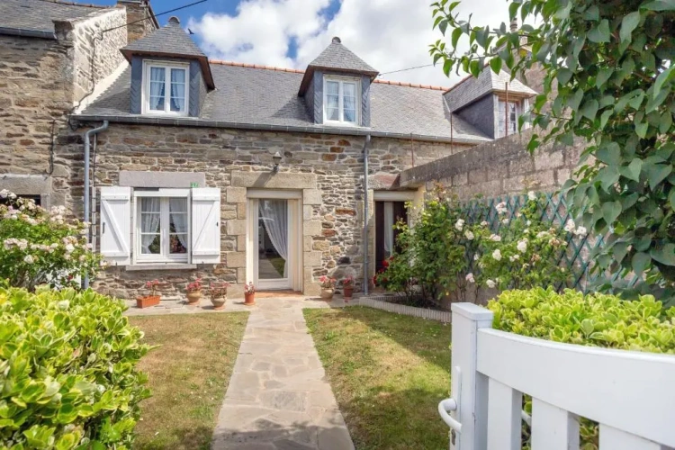 2 Bedrooms Cottage