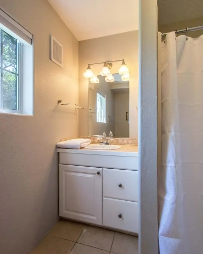 4 Bedrooms Cottage