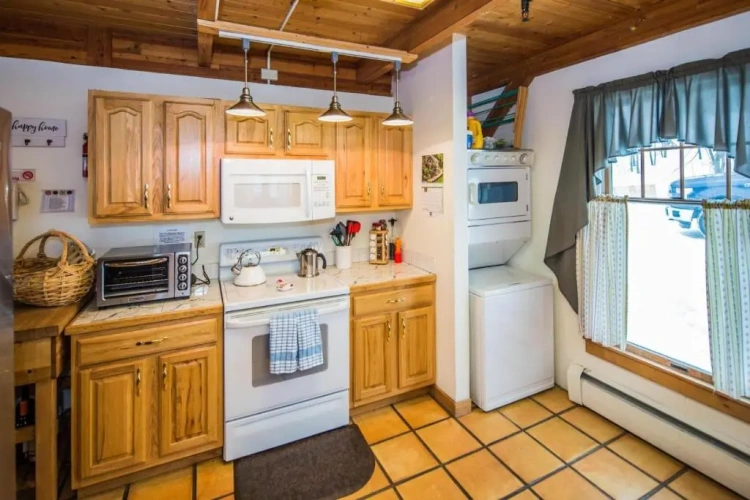 4 Bedrooms Cottage
