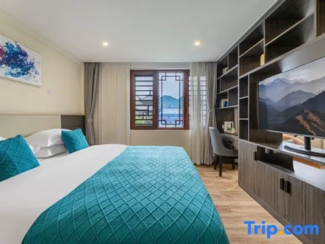 Double Family Suite with river view
