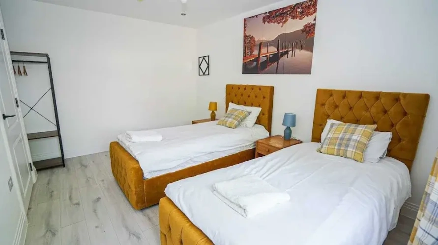 4 Bedrooms Luxury Cottage