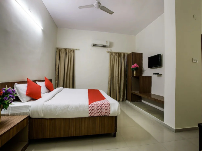 OYO 16075 Aikya Elevens Inn