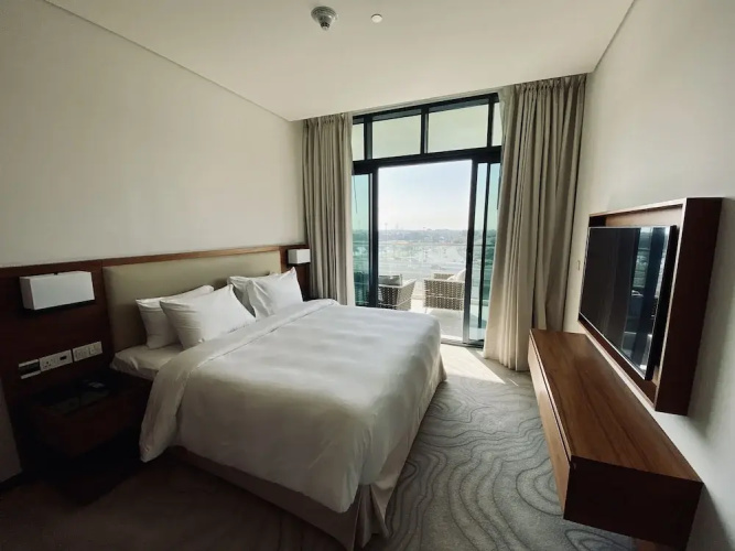 SuperHost - Spacious Apartment With Balcony and Large Pool