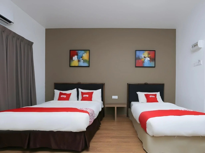 OYO 89915 East Mount Hotel