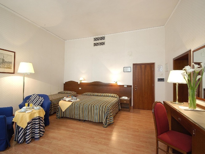 Standard Triple room