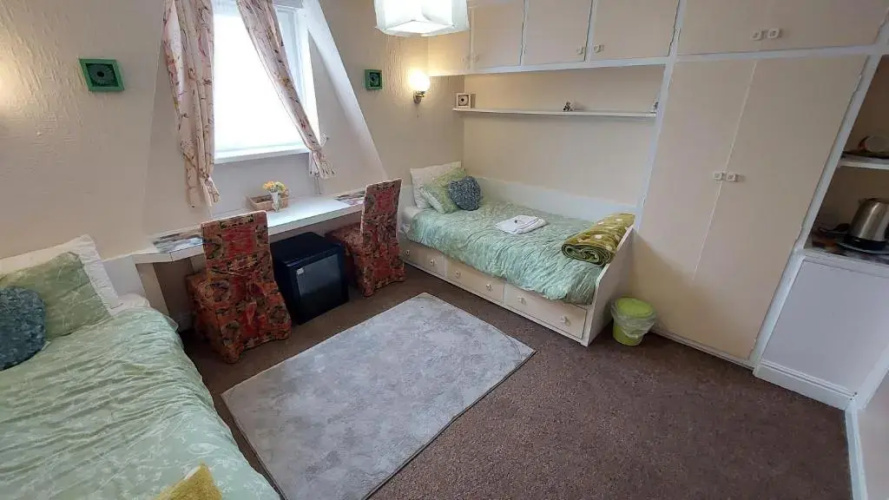 Tennyson Lodge